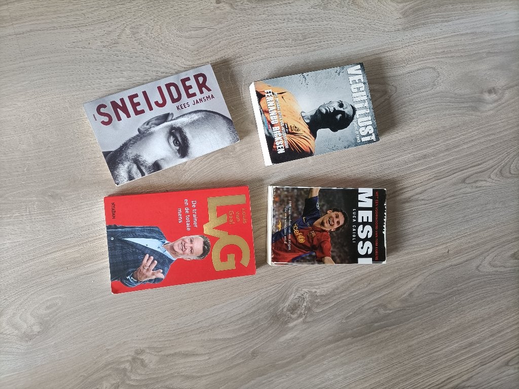 Biografie voetbal, Ophalen of Verzenden, Zo goed als nieuw, Sport