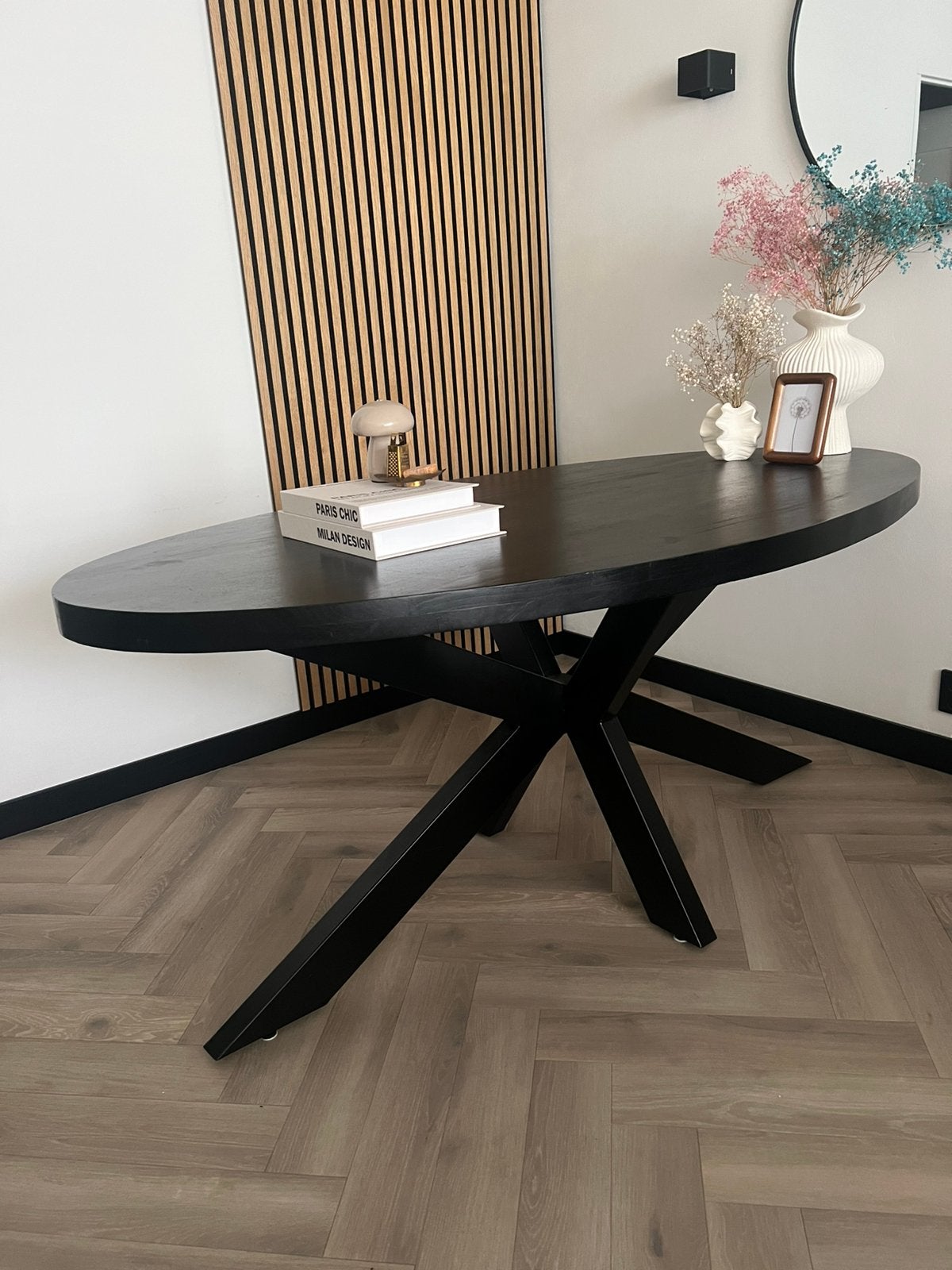 Zwarte ovale eettafel met een stervormige onderstel, Ophalen, Gebruikt, 50 tot 100 cm, 150 tot 200 cm