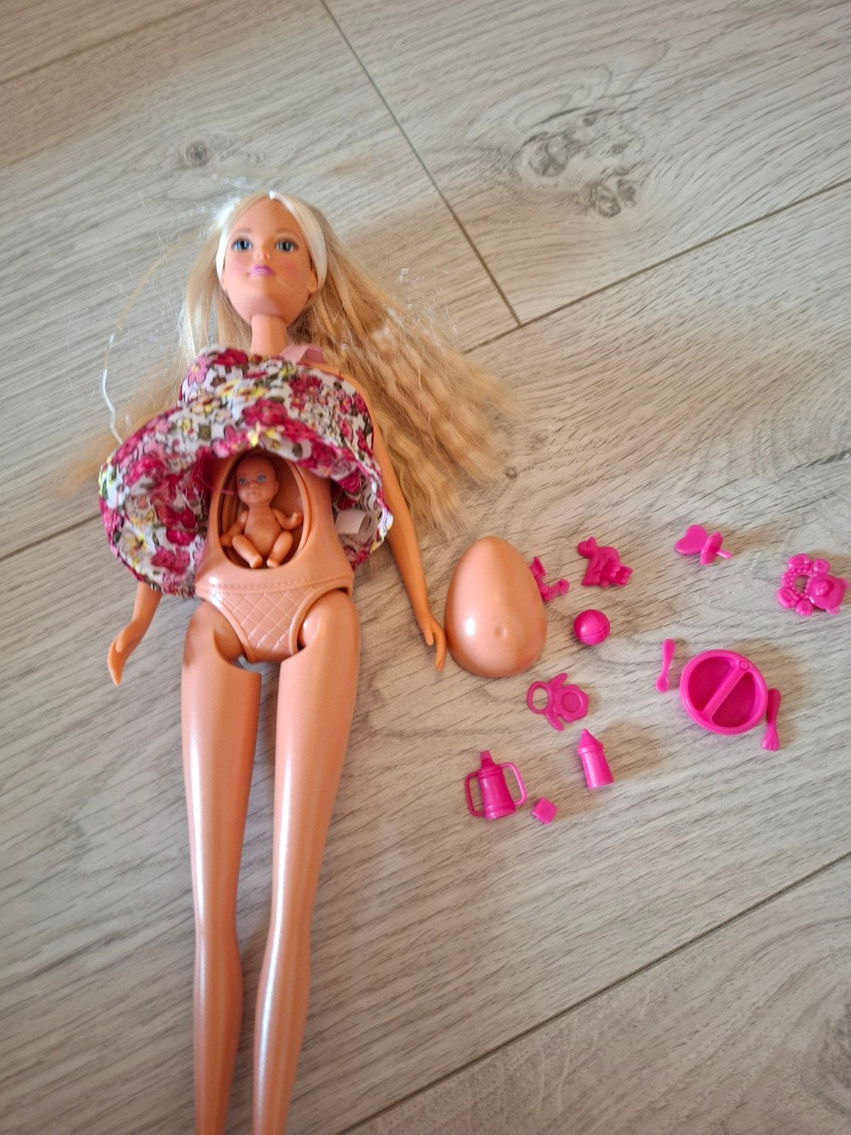 Steffi zwangere Barbie pop met baby, Ophalen of Verzenden, Zo goed als nieuw, Babypop