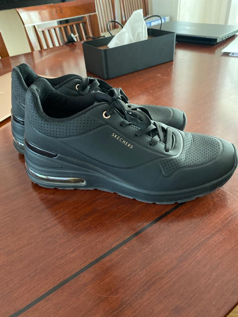 Skechers zwarte sneakers maat 41, Kleding | Dames, Schoenen, Ophalen of Verzenden, Zo goed als nieuw, Zwart, Sneakers of Gympen