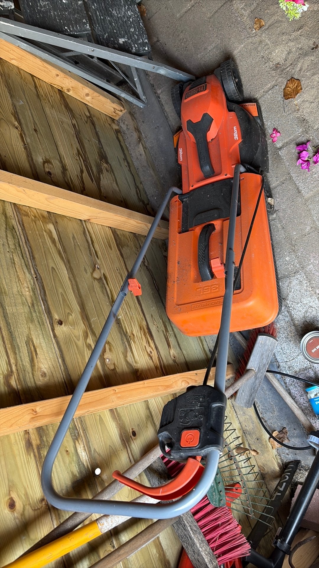 Zgan black en decker grasmaaier, Ophalen, Zo goed als nieuw, Elektrische grasmaaier