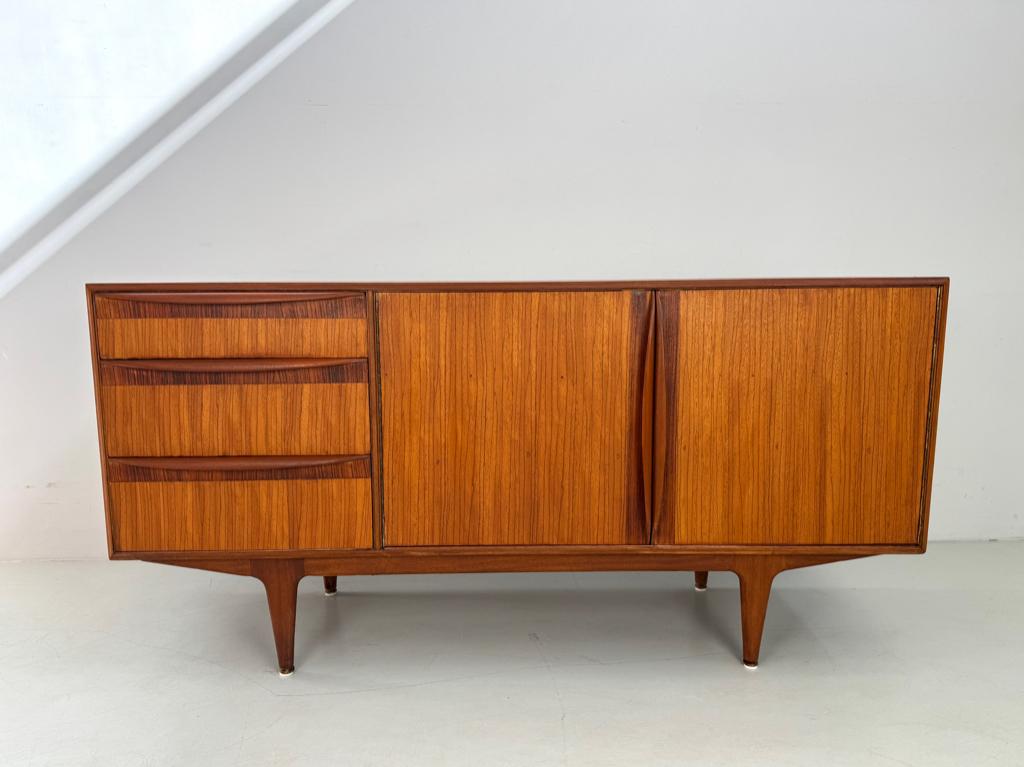 Vintage dressoir McIntosh SALE, Verzenden, Zo goed als nieuw, 25 tot 50 cm, 150 tot 200 cm
