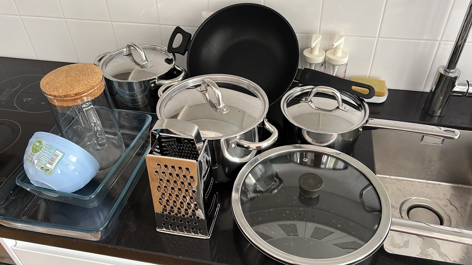 Keukeninboedel pannen etc, Ophalen