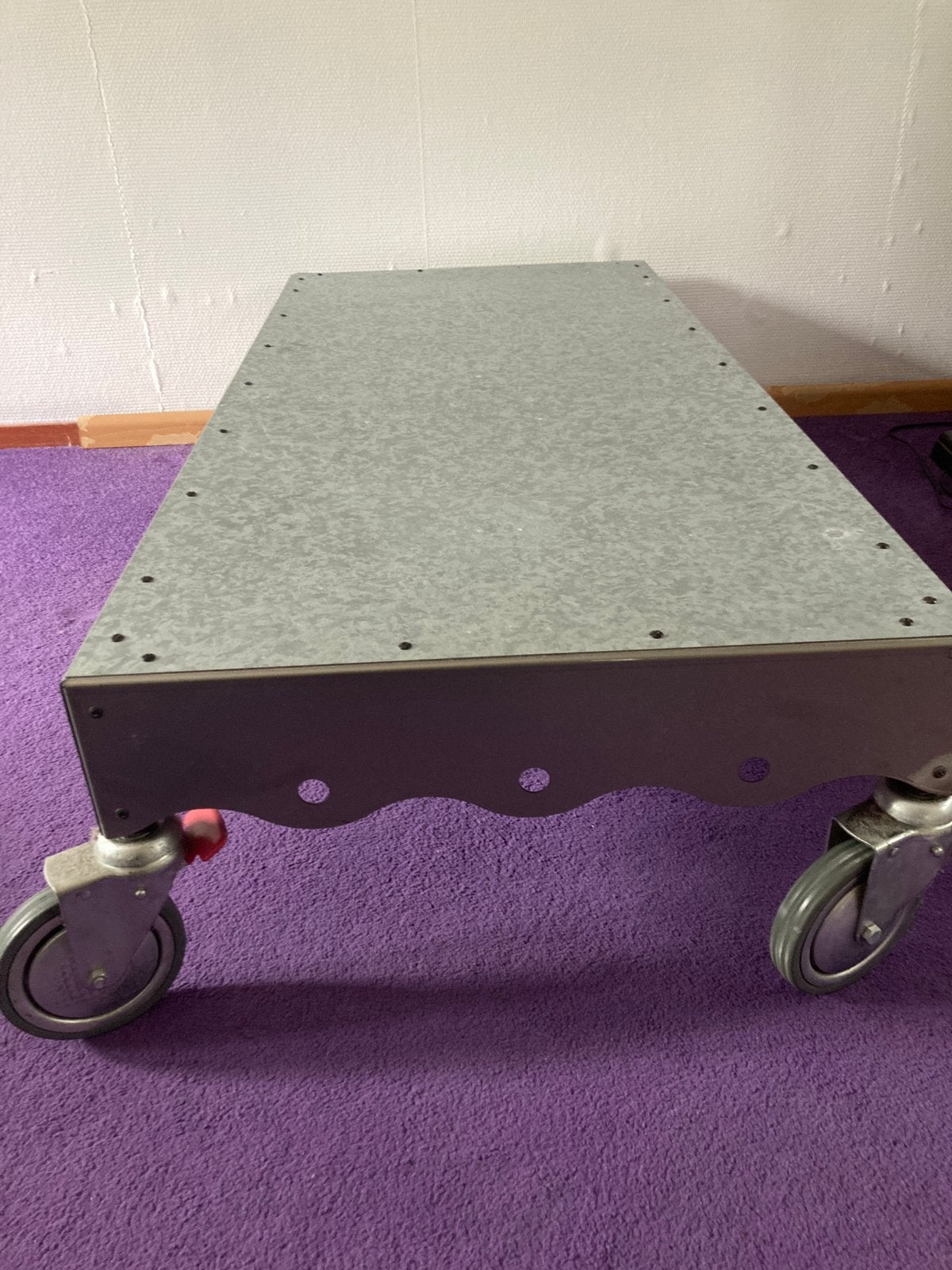 Industriële stalen salon tafel, Ophalen, 100 tot 150 cm, 50 tot 100 cm, Zo goed als nieuw