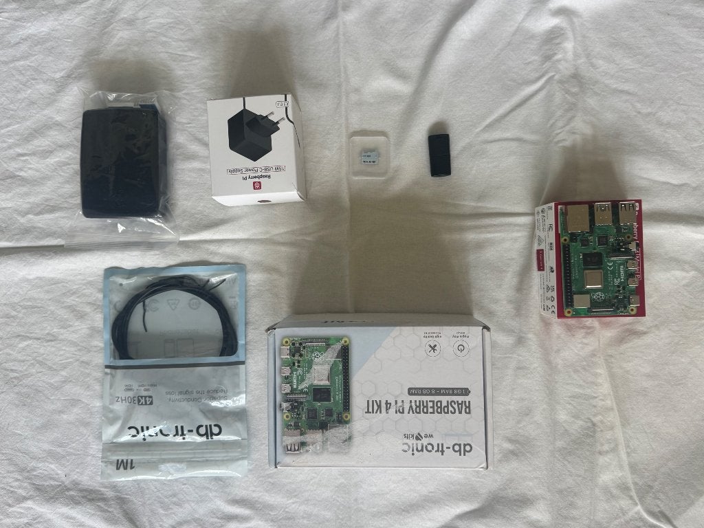 Raspberry Pi 4 Model B 4GB – complete starter kit (like new), 64 GB, Minder dan 2 Ghz, Ophalen of Verzenden, Raspberry Pi 4 B (4GB)