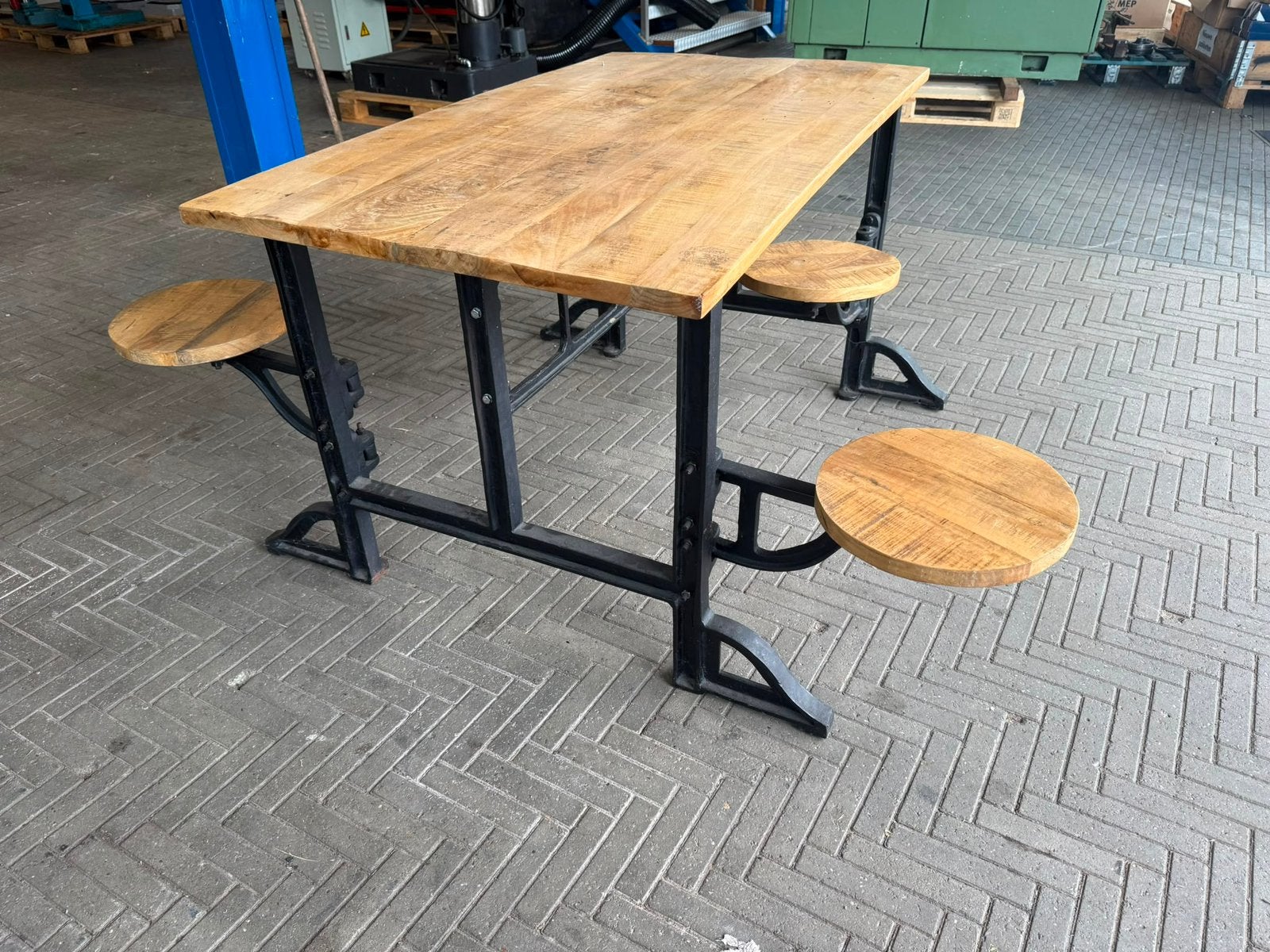 Mancave item! Industriele picknickbank, gietijzeren tafel, Ophalen, Gebruikt, Dimatech, Dimatech