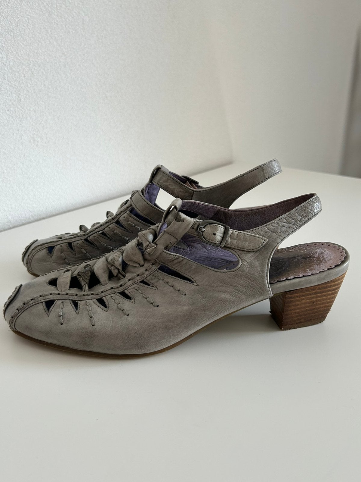 Grijze leren sandalen met hakje maat 38 Tamaris, Grijs, Gedragen, Sandalen of Muiltjes, Ophalen of Verzenden