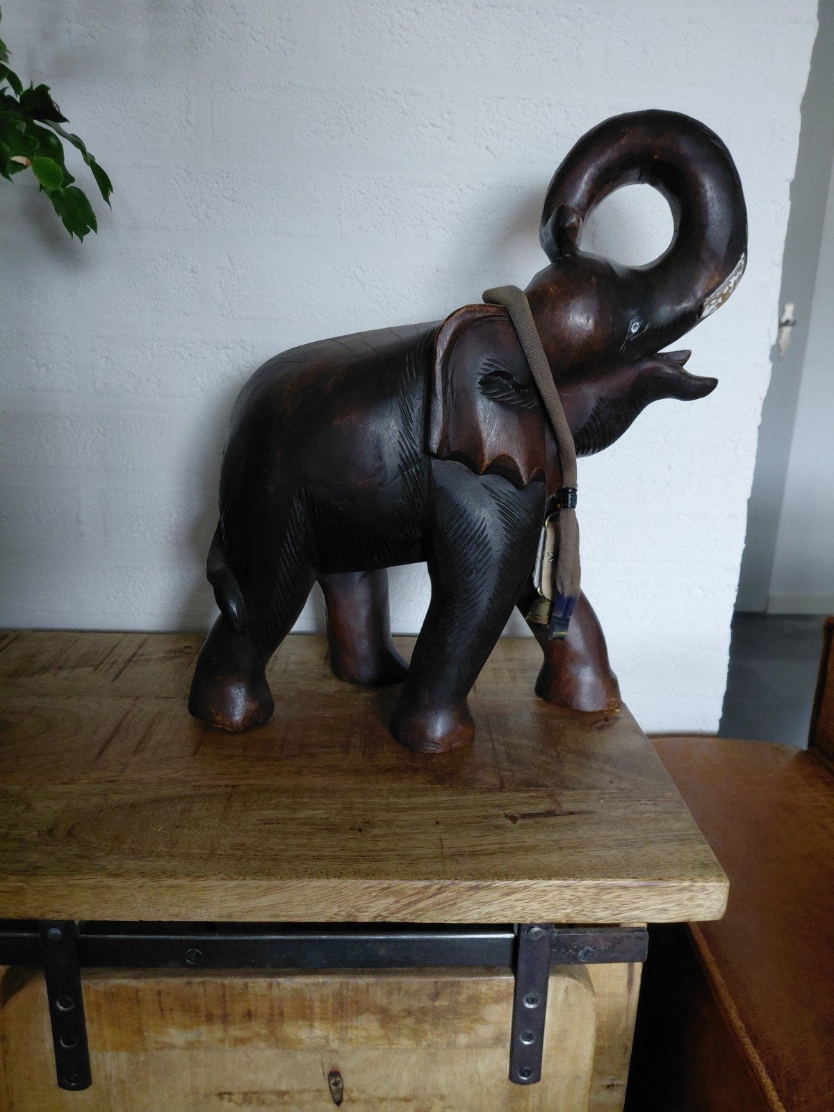 Massief houten olifant., Antiek en Kunst, Houtsnijwerk, Ophalen of Verzenden, 20 - 50 cm, Hout