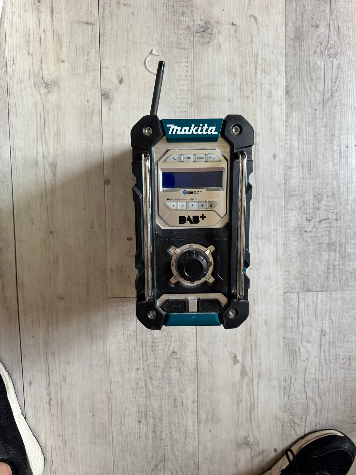 Makita Bouwradio DMR112 met 5.0Ah 18V Accu - Zo goed als nie, Audio, Tv en Foto, Radio's, Ophalen, Zo goed als nieuw, Bouwradio