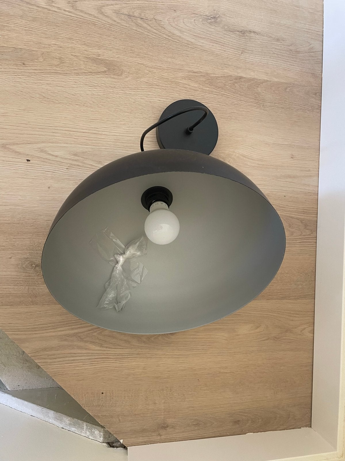 Moderne Zwarte Hanglamp - Zo goed als nieuw, Huis en Inrichting, Lampen | Hanglampen, Ophalen, Zo goed als nieuw, Metaal, E27 (groot)