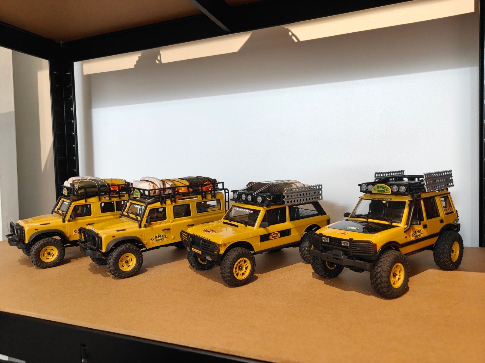 Set van 4 FMS fcx24m Land Rovers, Auto offroad, Zo goed als nieuw, Schaal 1:24, RTR (Ready to Run)