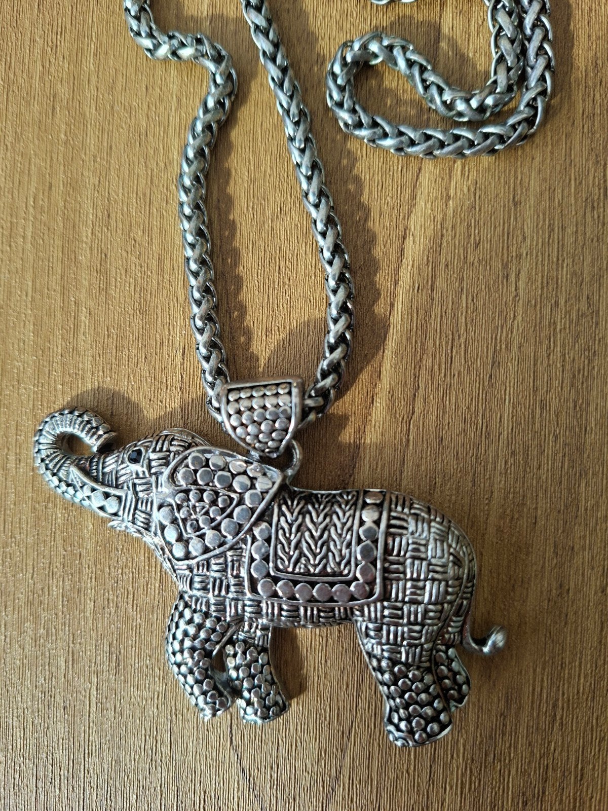 Zilverkleurige ketting met olifant hanger, Overige materialen, Overige kleuren, Ophalen of Verzenden, Zo goed als nieuw