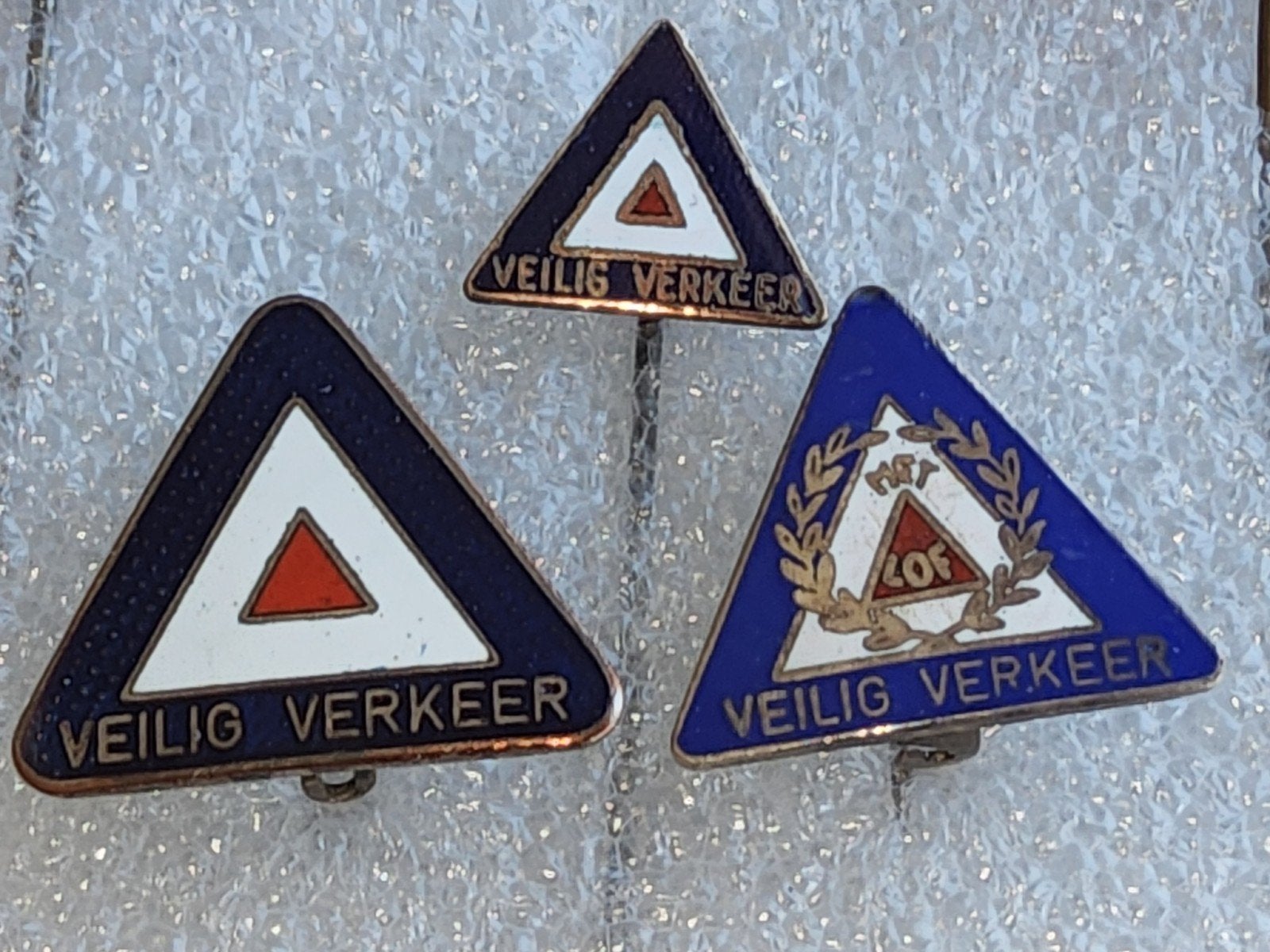 3 Emaille Speldjes - Veilig Verkeer, Verzamelen, Speldjes, Pins en Buttons, Ophalen of Verzenden, Gebruikt, Overige onderwerpen