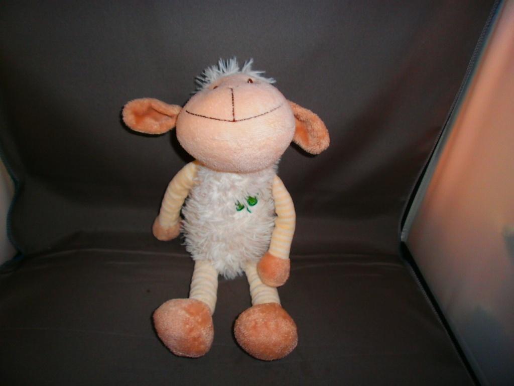 schaap wit harig met klavertje 3 groen op borst gestikt en, Overige typen, Nieuw, Ophalen of Verzenden, Middelgroot (20 tot 80 cm)