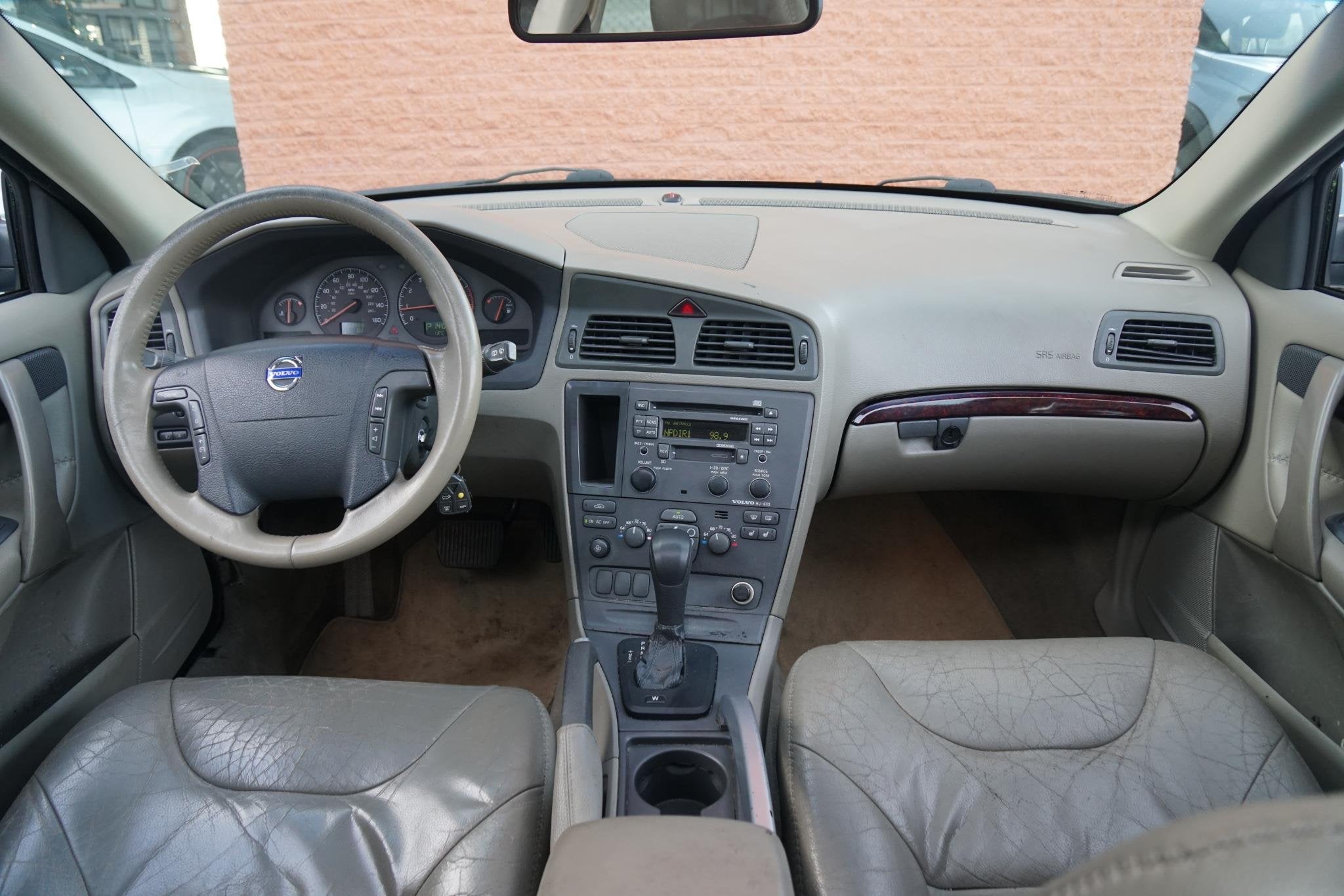 Volvo XC70 2.5 T + SCHUIFDAK / TREKHAAK / STOELVERWARMING /, Automaat, 1700 kg, XC70, 2521 cc
