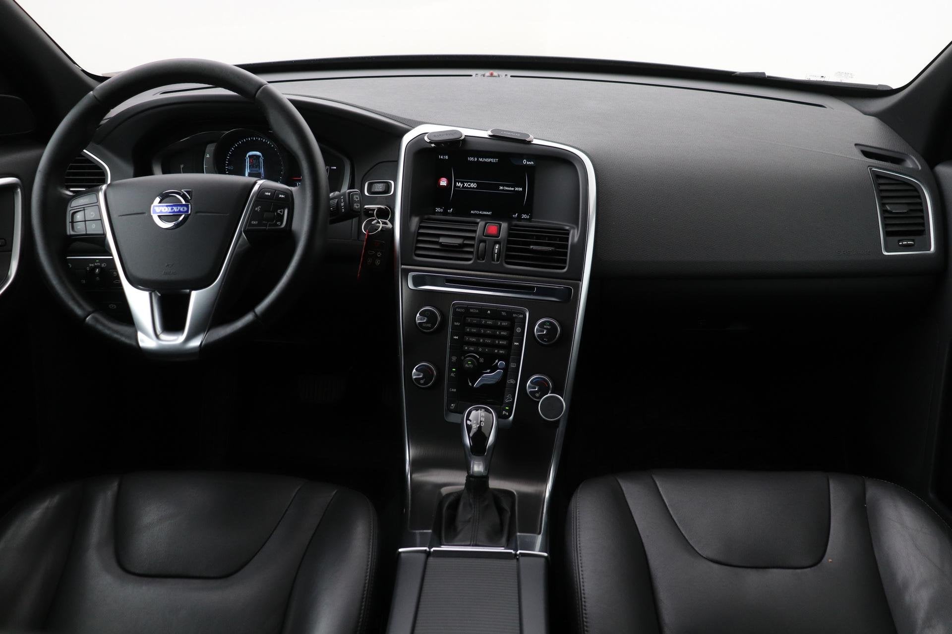 Volvo XC60 2.4 D5 Summum | GRIJS KENTEKEN | Trekhaak | Camer, Auto's, Automaat, Euro 5, Gebruikt, Zwart