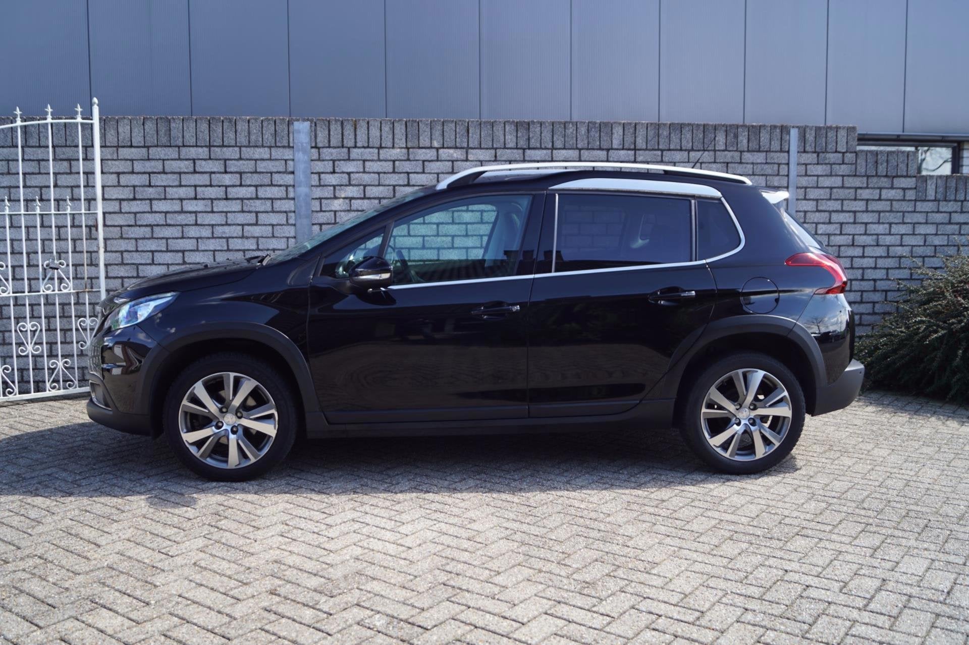 Peugeot 2008 1.2 PureTech Blue Lease Allure Panodak Half Led, Auto's, Voorwielaandrijving, 1199 cc, Leder en Stof, Origineel Nederlands