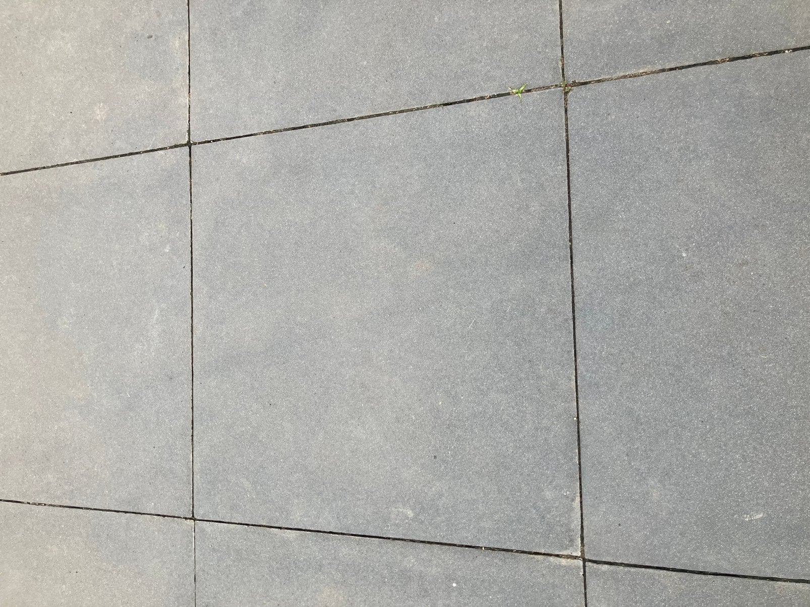 Gratis circa 20 antraciet/grijze tegels (60 cm bij 60 cm), Ophalen, Gebruikt, Beton, Terrastegels