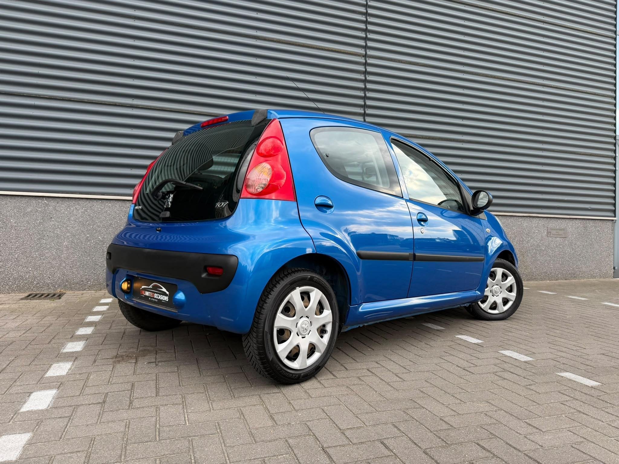 Peugeot 107 1.0-12V Sublime *2 JAAR APK*AIRCO*ELEKTR RAMEN, Voorwielaandrijving, Stof, Gebruikt, 68 pk