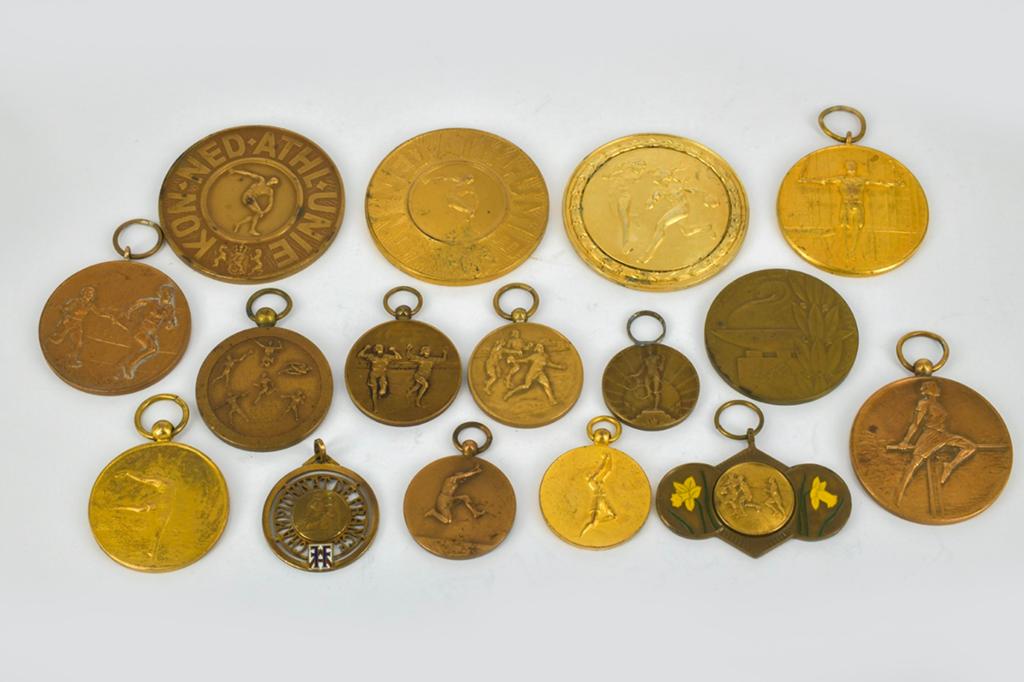 VERZAMELING OUDE MEDAILLES ,  GERESERVEERD, Ophalen of Verzenden, Overige materialen