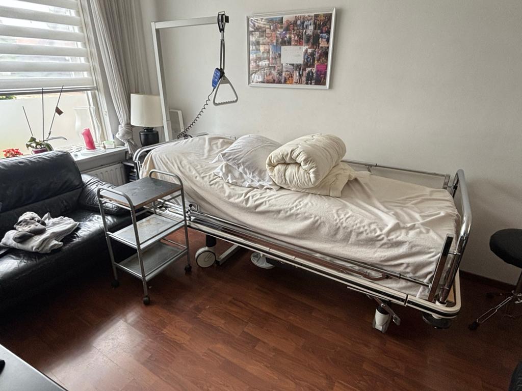 Orginele elektrische Ziekenhuis bed, Diversen, Ophalen, Zo goed als nieuw