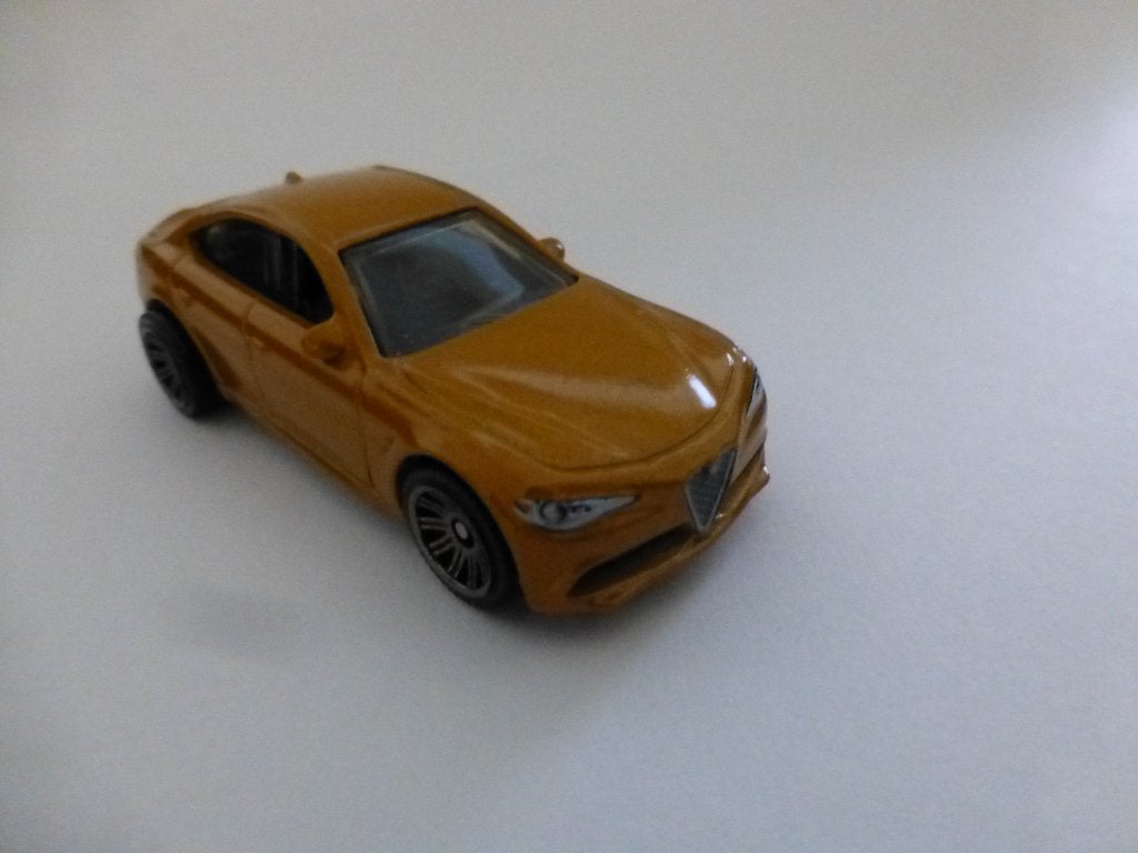 Matchbox Alfa Romeo Giulia goud/brons, Ophalen of Verzenden, Zo goed als nieuw, Auto