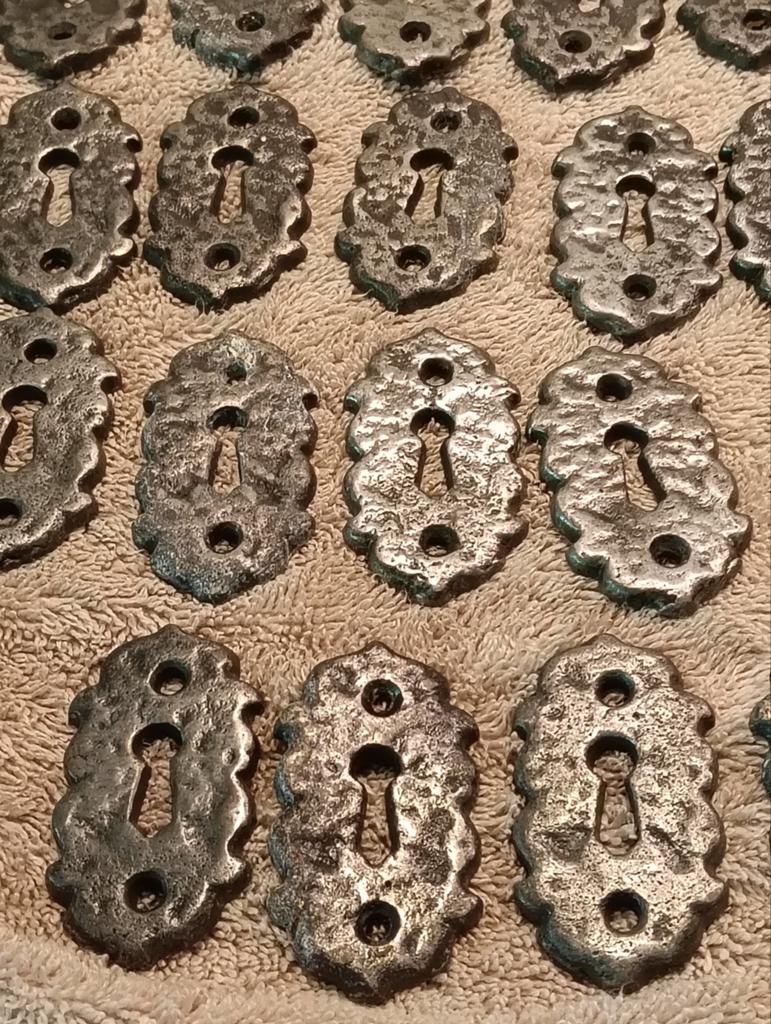 Gietijzeren sleutel plaatjes rozetten, Ophalen of Verzenden, Gebruikt, IJzer, Slot