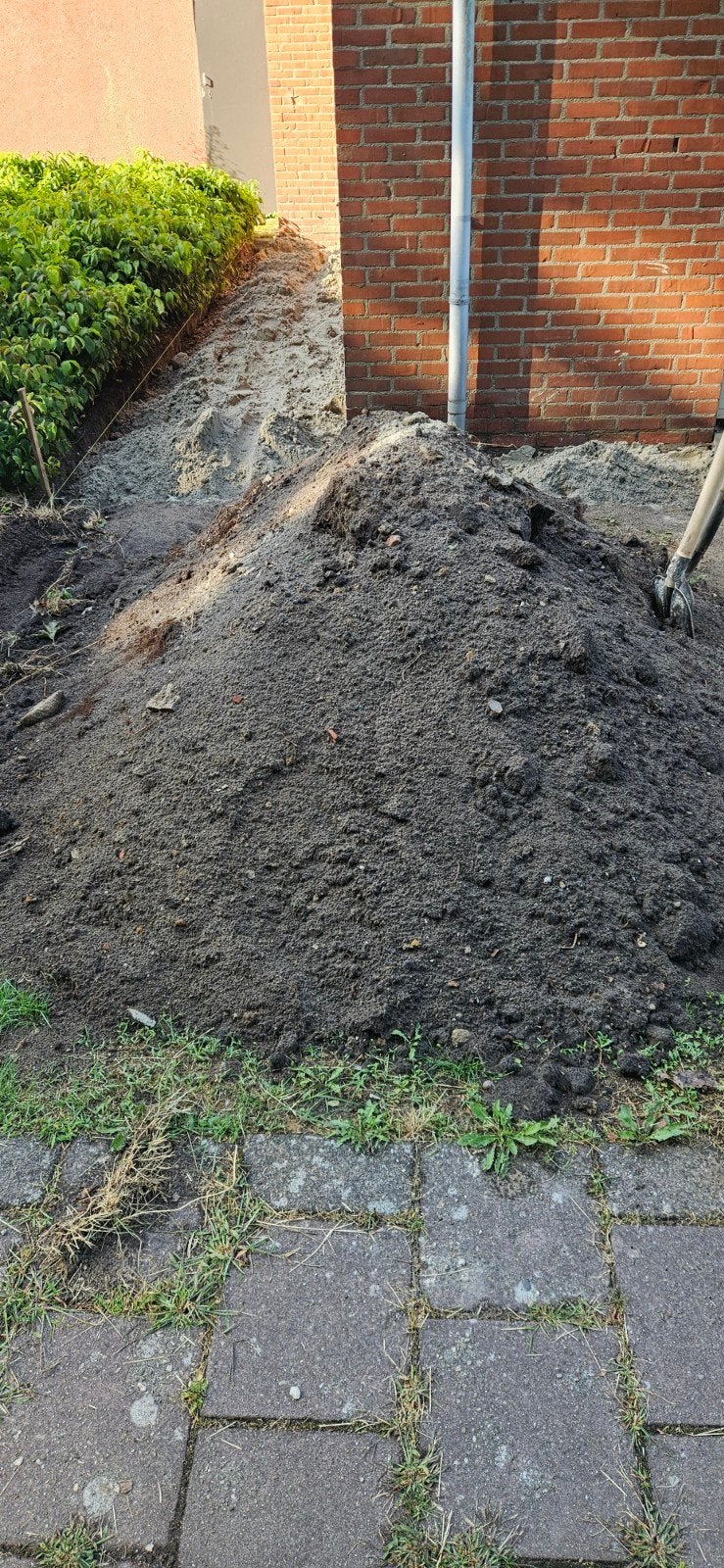 Zwart zand uit de tuin, ongeveer 1 kuub, Tuin en Terras, Zand, Ophalen, Gebruikt, Overige typen