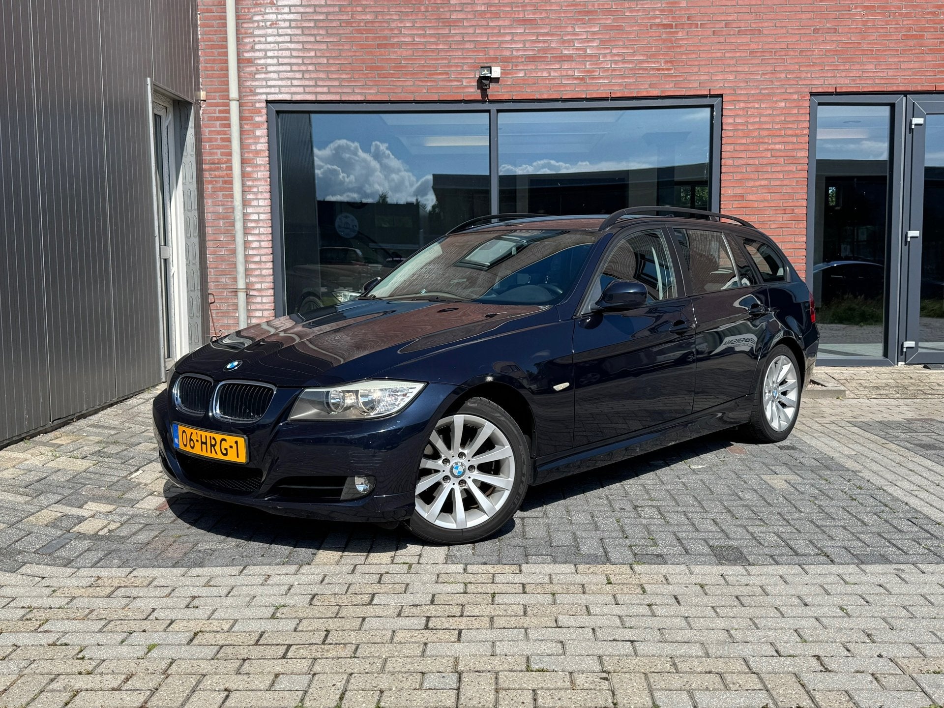 BMW 3-serie Touring 318i Business Line LCI | 07-2027 APK | N, Zwart, Blauw, Origineel Nederlands, Handgeschakeld