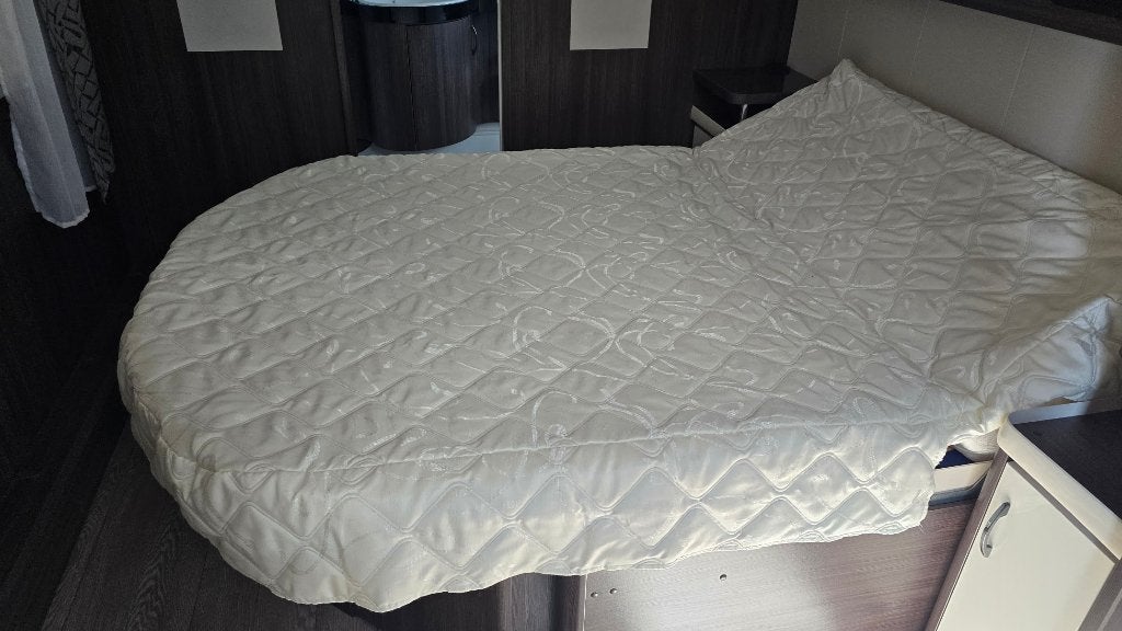 ZGAN officieel hobby caravan queensbed matras met afdekhoes, Ophalen, Zo goed als nieuw