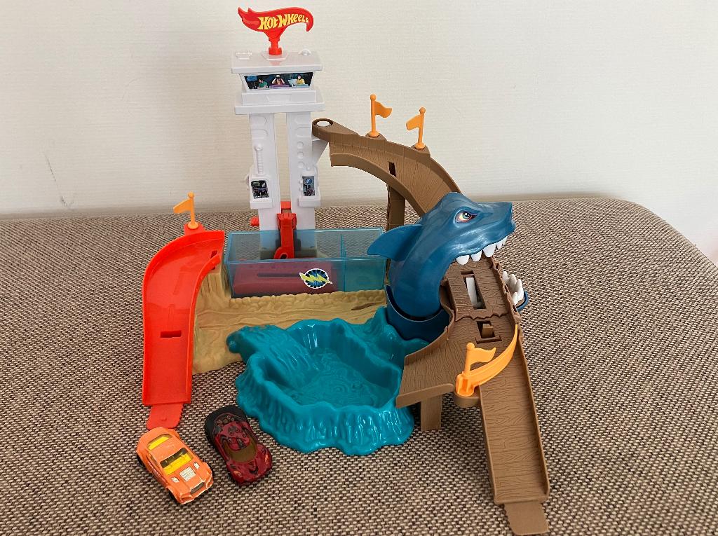 Hot Wheels ontsnap aan de haai speelset, Ophalen, Racebaan, Zo goed als nieuw, Hot Wheels