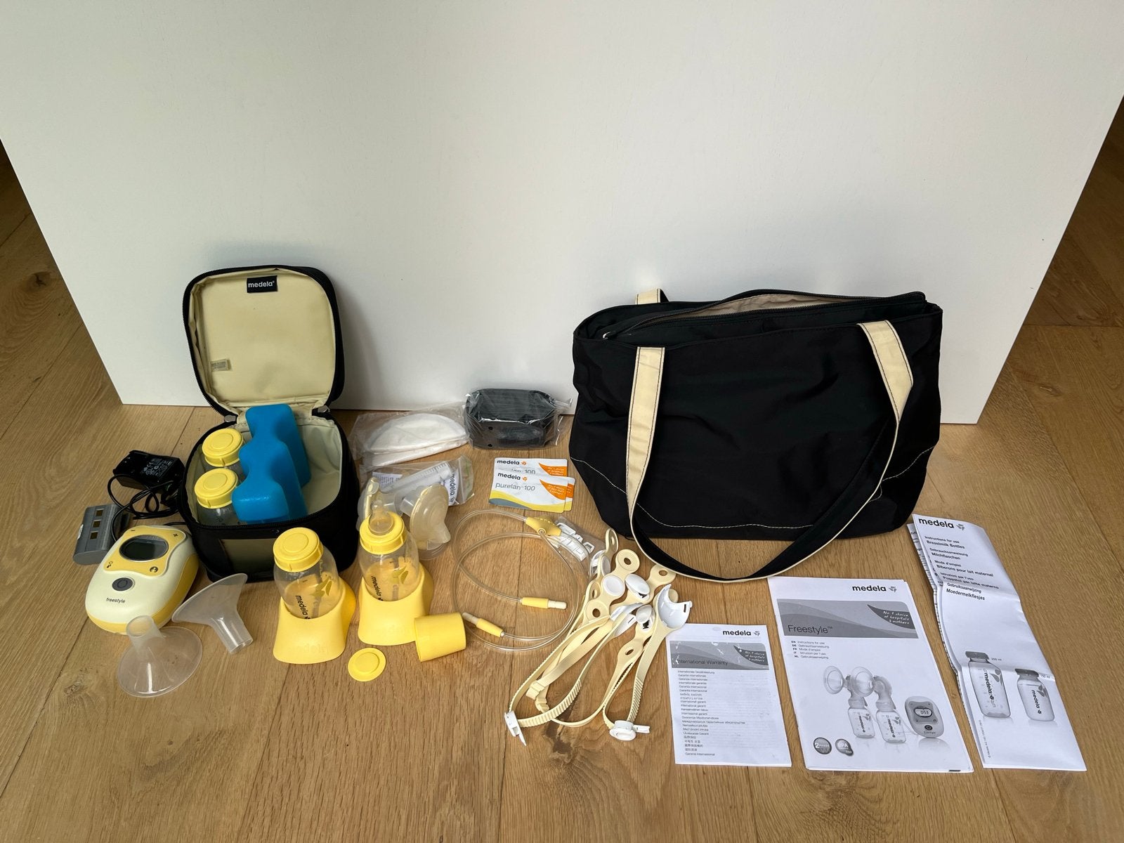 Medela Freestyle Dubbele Elektrische Borstkolf Set, Kinderen en Baby's, Babyvoeding en Toebehoren, Zo goed als nieuw, Borstkolf