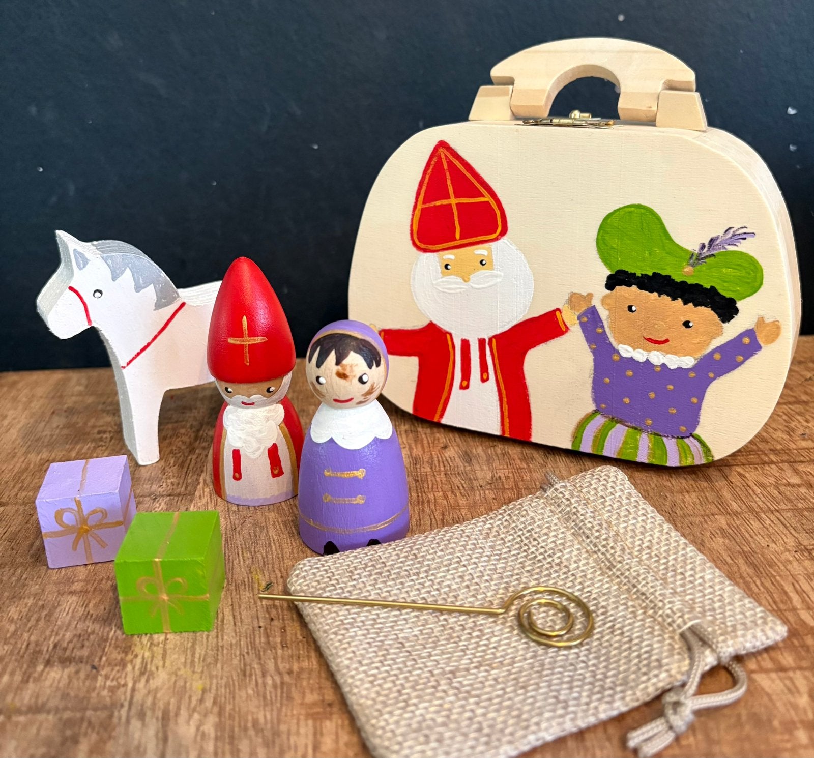 Peg dolls sint & koffertje, Diversen, Sinterklaas, Ophalen of Verzenden, Nieuw