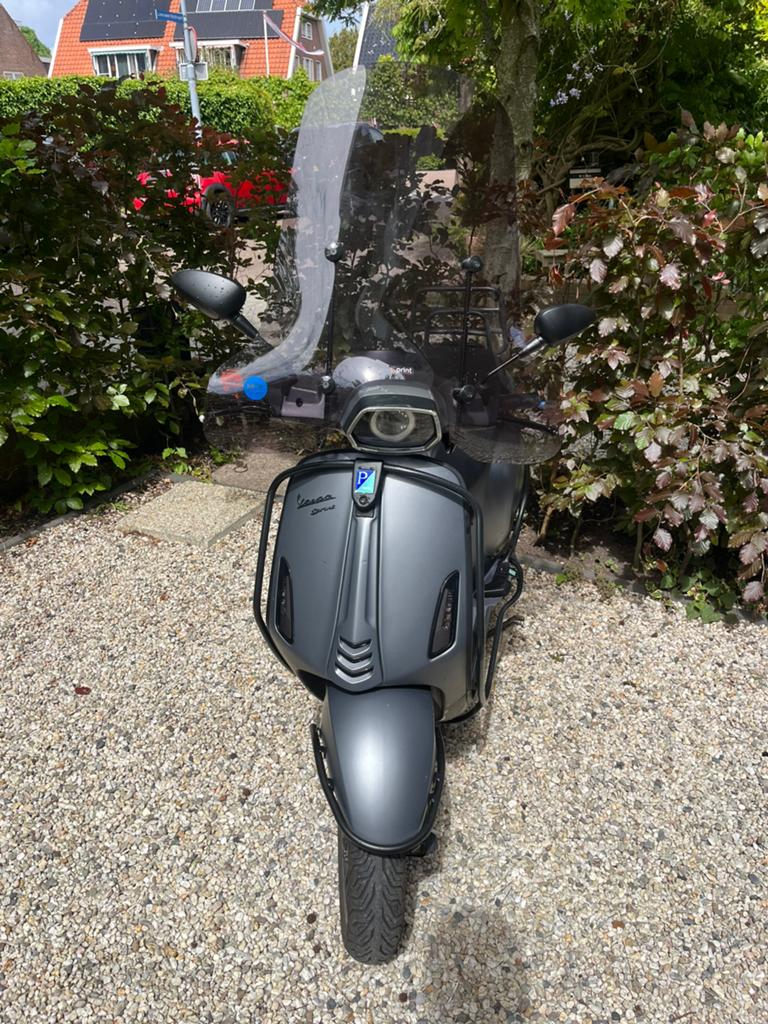 Vespa Sprint Mat Smokey Grey 2016 Full Options |Veel Extra’s, Fietsen en Brommers, Scooters | Vespa, Zo goed als nieuw, Vespa S