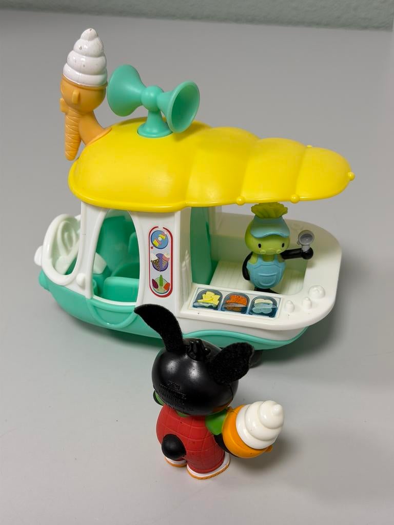 Fisher-Price Bing Gilly’s IJswagen + 2 poppetjes zeldzaam, Ophalen of Verzenden, Zo goed als nieuw, H, H