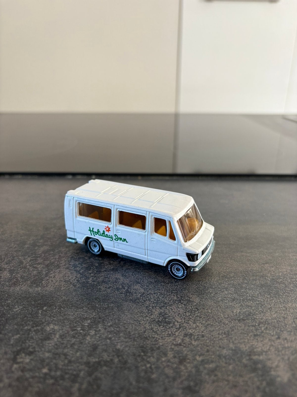 Siku Mercedes Holiday Inn, Hobby en Vrije tijd, Modelauto's | 1:50, Ophalen of Verzenden, Zo goed als nieuw, Bus of Vrachtwagen