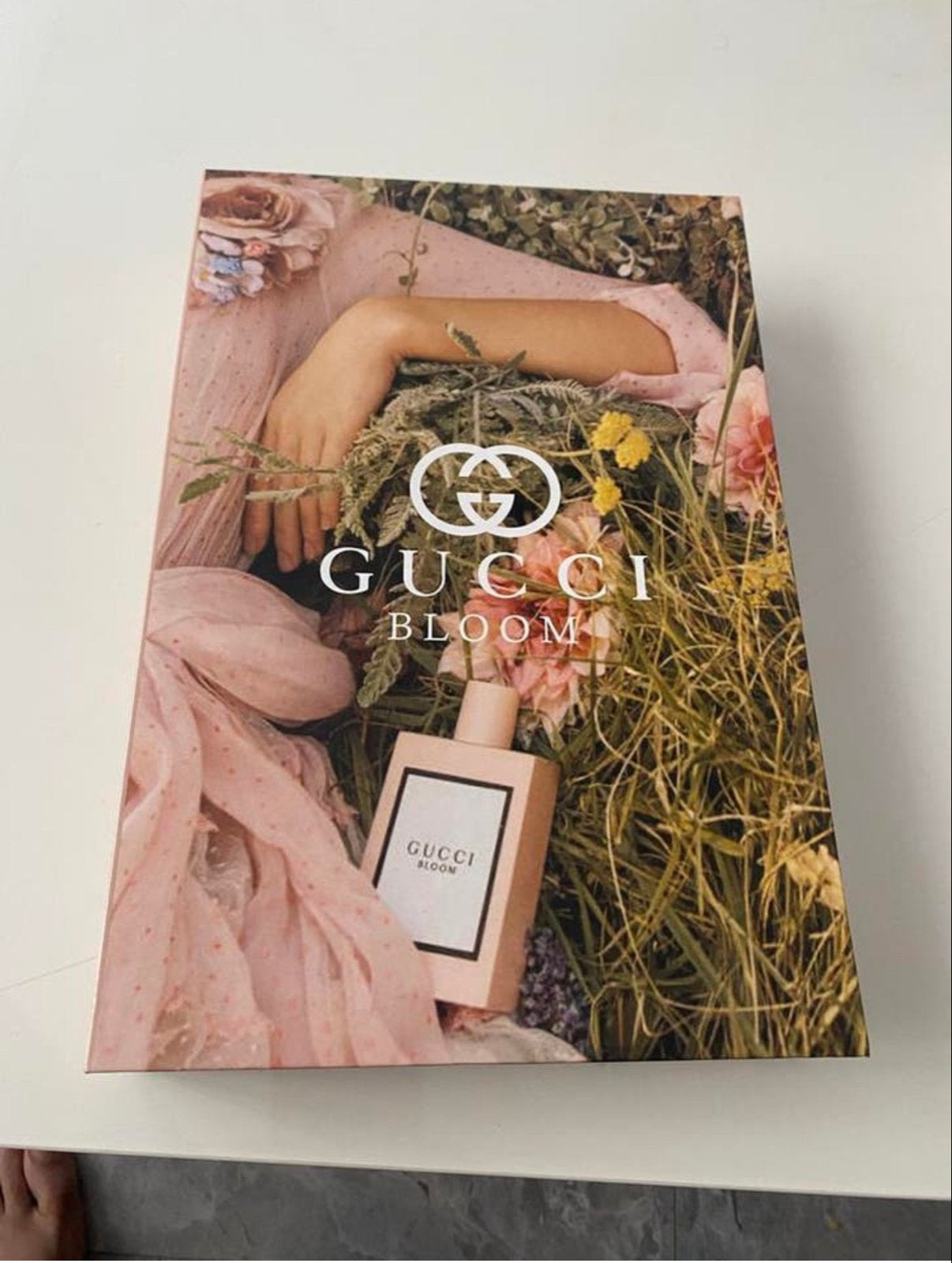 Decoratieve opbergdoos in boekvorm - Gucci Bloom, Huis en Inrichting, Meerkleurig, Nieuw, Ophalen of Verzenden, Modern