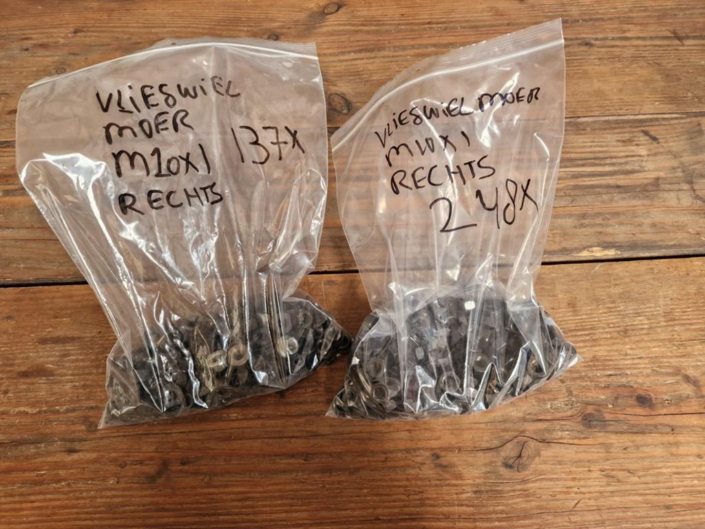 Vliegwiel moeren M10x1 rechtse draad, uit oude Puch voorraad, Ophalen of Verzenden, Nieuw, Puch