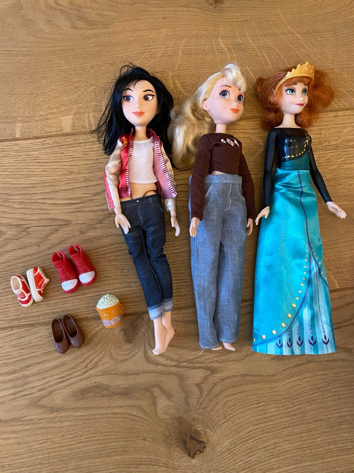 Frozen poppen, Ophalen of Verzenden, Zo goed als nieuw, Babypop