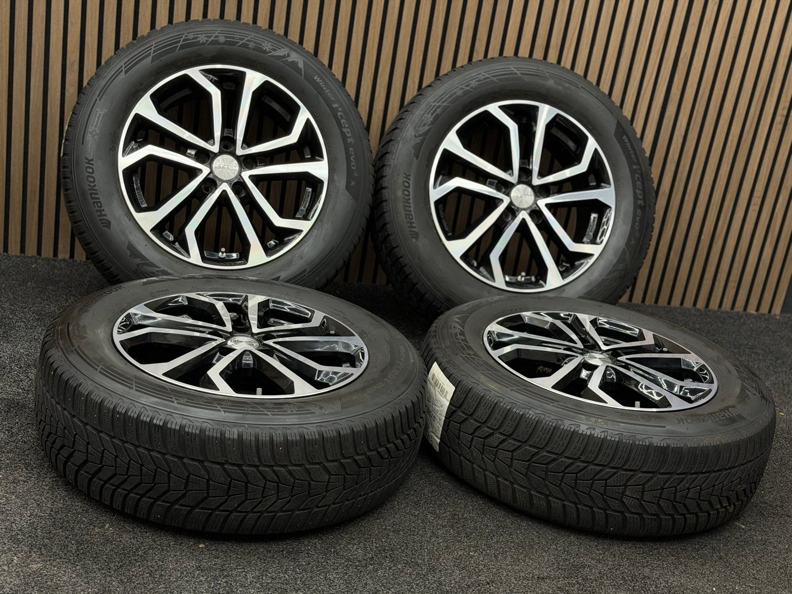 17 inch Dezent TA Mazda CX-5 5x114.3 ET47 225/65/17 Hankook, Auto-onderdelen, Banden en Velgen, Ophalen, ., Banden en Velgen, 17 inch