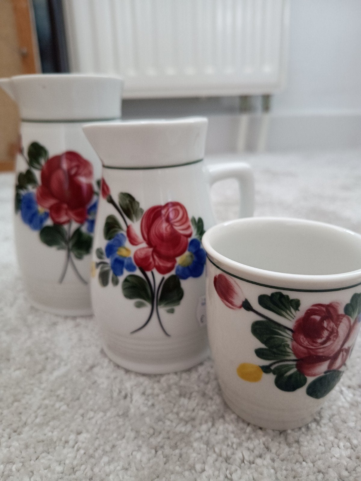 Lilien Porzelan: 2 kannen, 9 mokken, 1 schotel, Gebruikt, Keramiek, Ophalen of Verzenden, Overige stijlen
