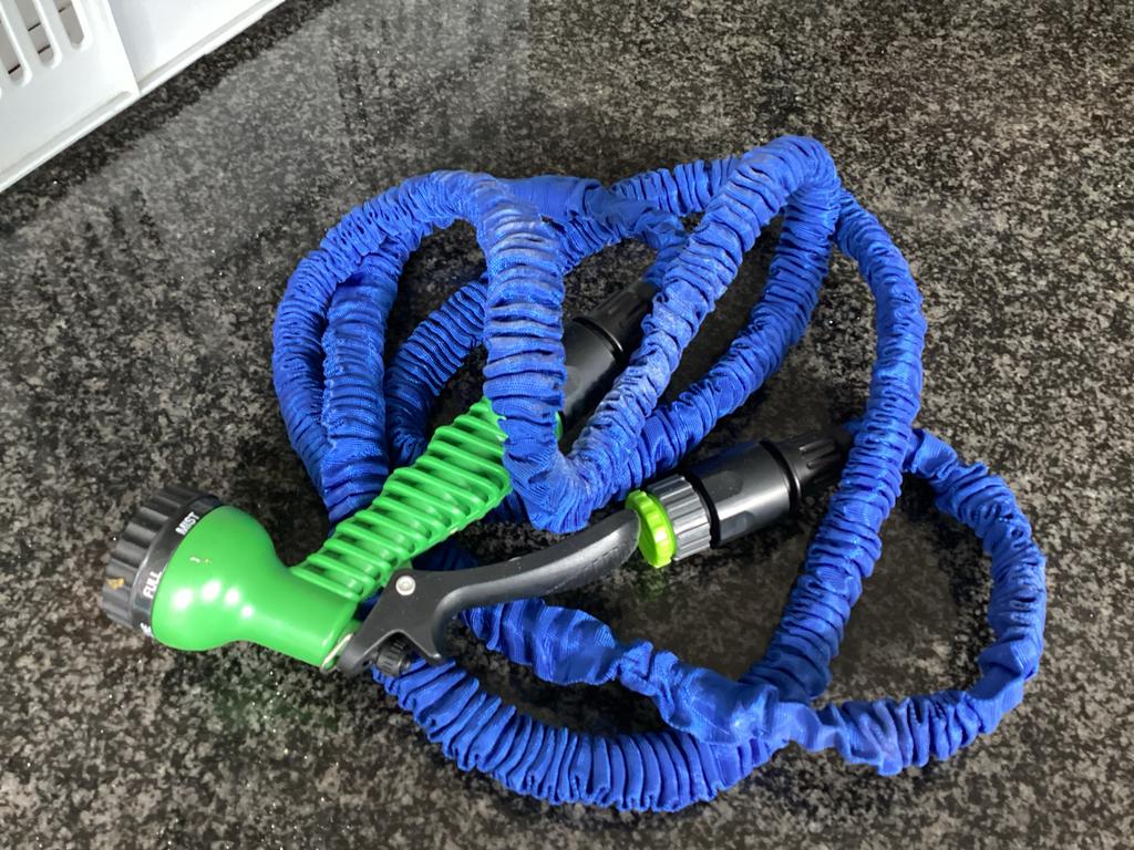 Uitschuifbare tuinslang met spuitpistool - Blauw, Ophalen of Verzenden, Zo goed als nieuw, Tuinslang