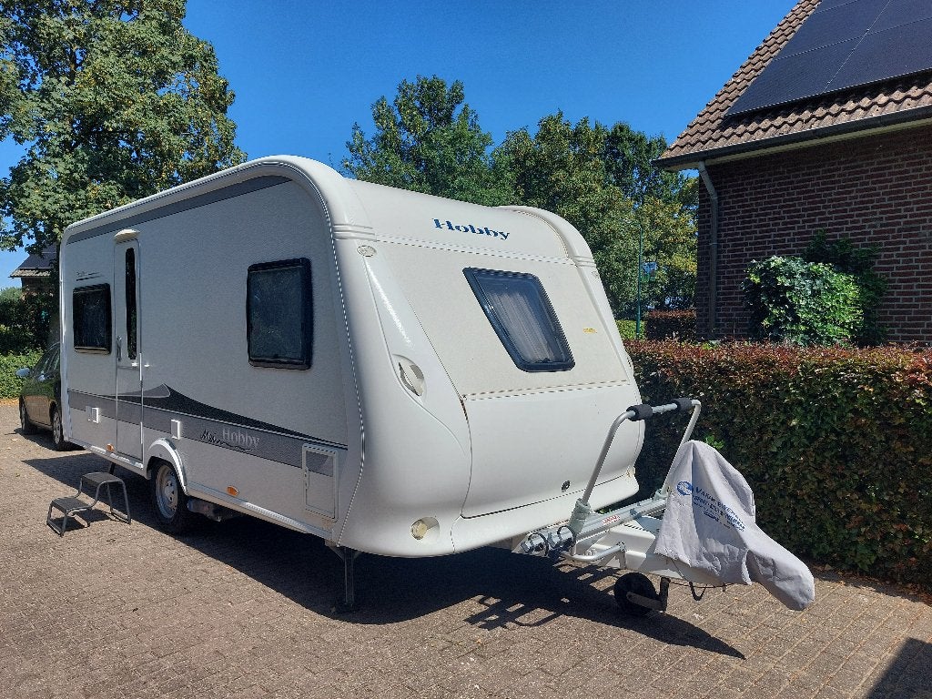 Hobby 460 UFE, Frans bed, mover, fietsenrek, voortent,luifel, Kachel, Omvormbare zithoek, Rondzit, Hobby