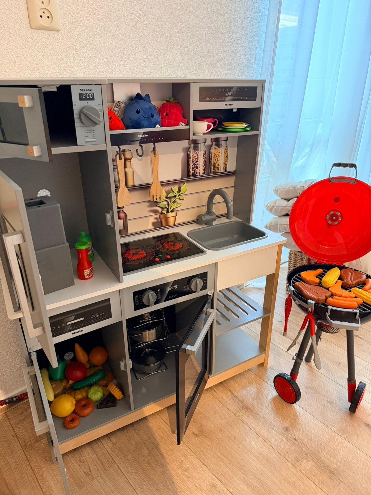 Miele kinderkeuken + bbq inclusief accesoires, Ophalen of Verzenden, Zo goed als nieuw