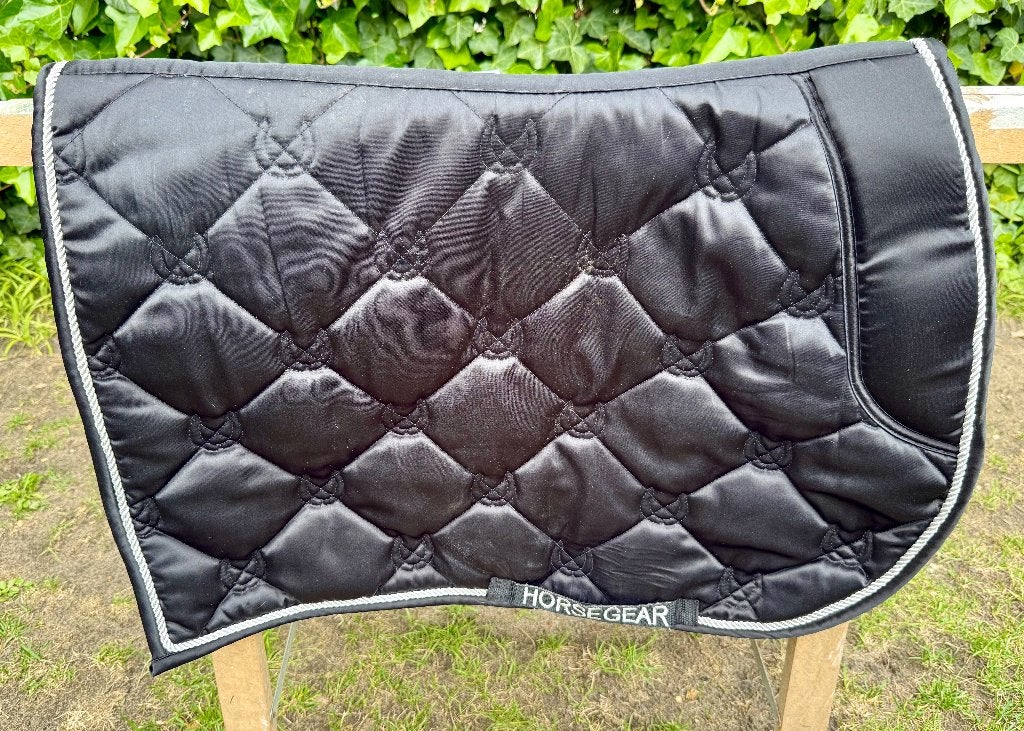 Zwart Horsegear dekje veelzijdigheid. Maat Full. €10, Ophalen