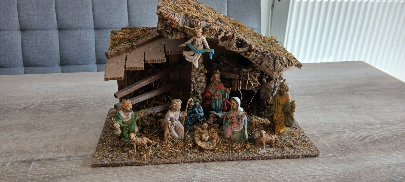 kerststal nativity kerstgroep groep met stal kerst decoratie, Diversen, Ophalen of Verzenden, Gebruikt