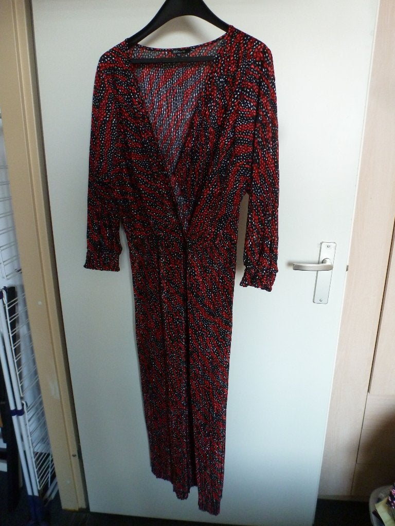 feestdagen* M&S mode ROOD ZWART midi jurk 42 -GRATIS zend, Verzenden, Maat 42/44 (L), Nieuw, Rood