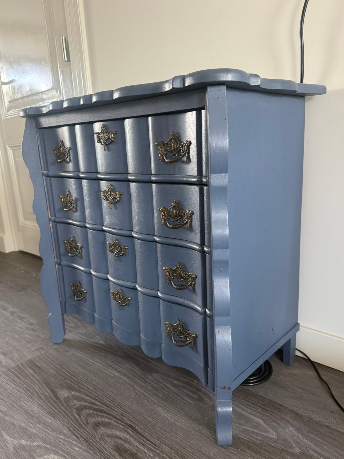 Vintage brocante ladekastje barok–4 laden sierlijke details, Ophalen, 50 tot 100 cm, Zo goed als nieuw, Minder dan 100 cm