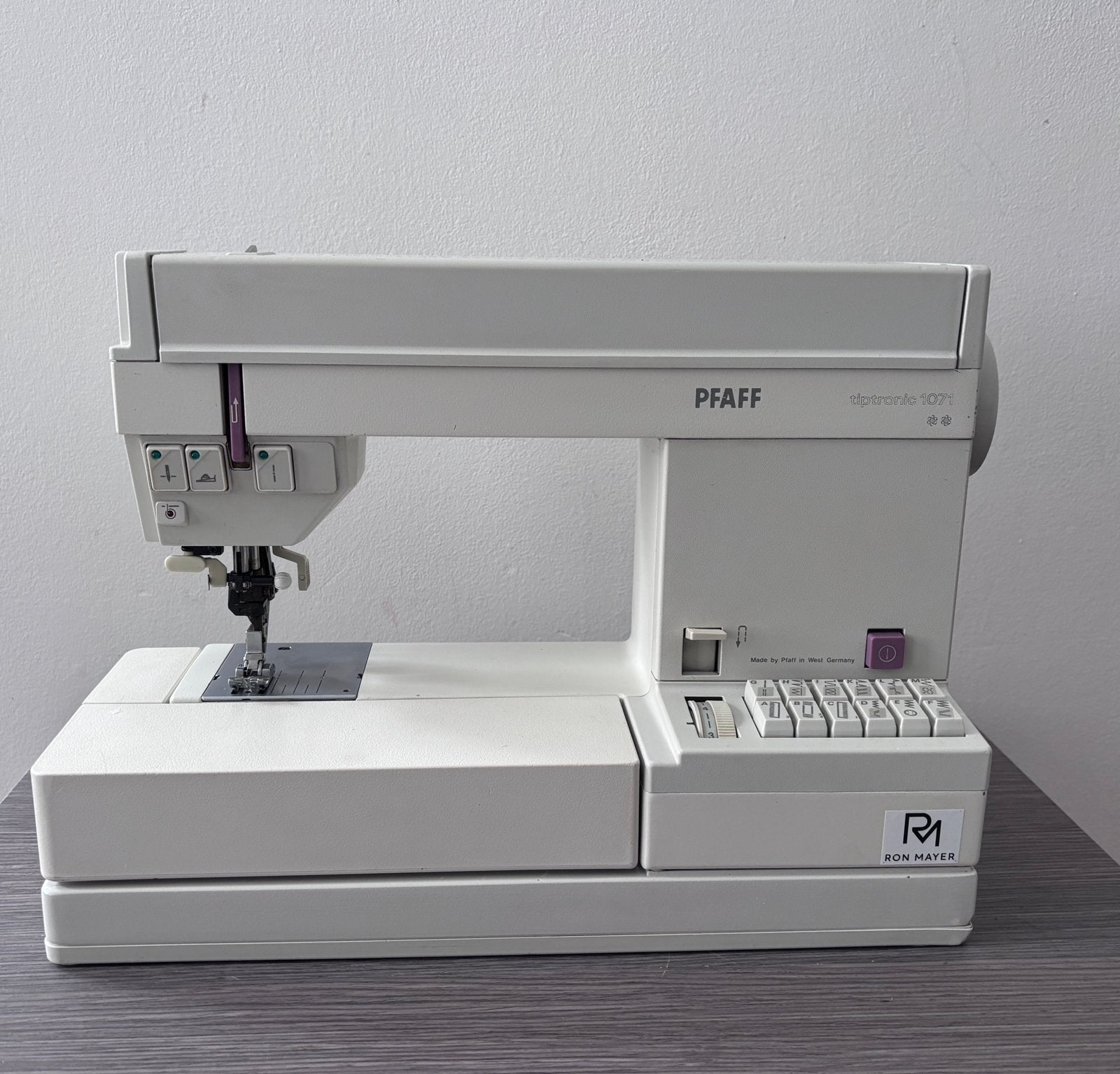 Pfaff 1071 met boventransport en Onderhoudsbeurt, Ophalen, Zo goed als nieuw, Naaimachine, Pfaff