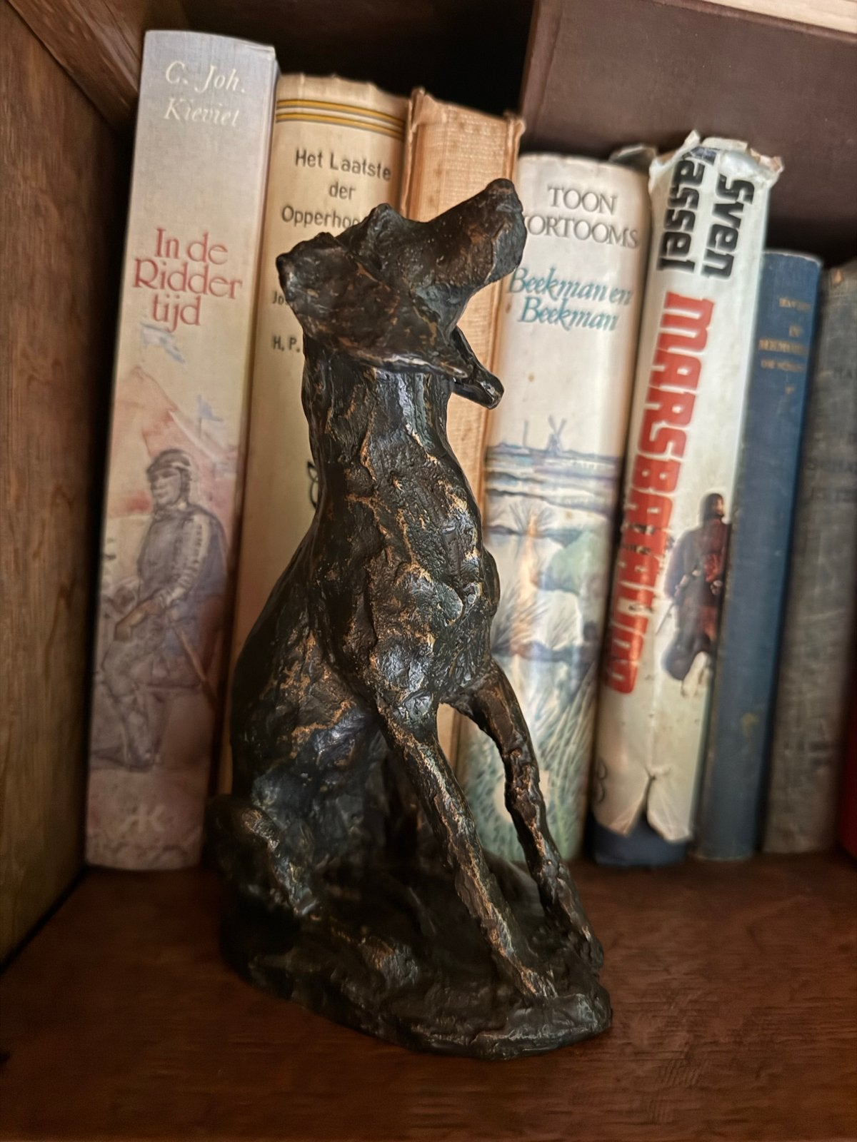 Bronzen beeld van een hond, gesigneerd 'Malle C', Ophalen of Verzenden, Beeld, Bruin, Brons